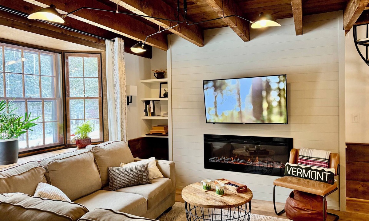 West Hartford House | Cozy VT Retreat Coffee Bar Fireplace Near Quechee Gorge Min to Woodstock