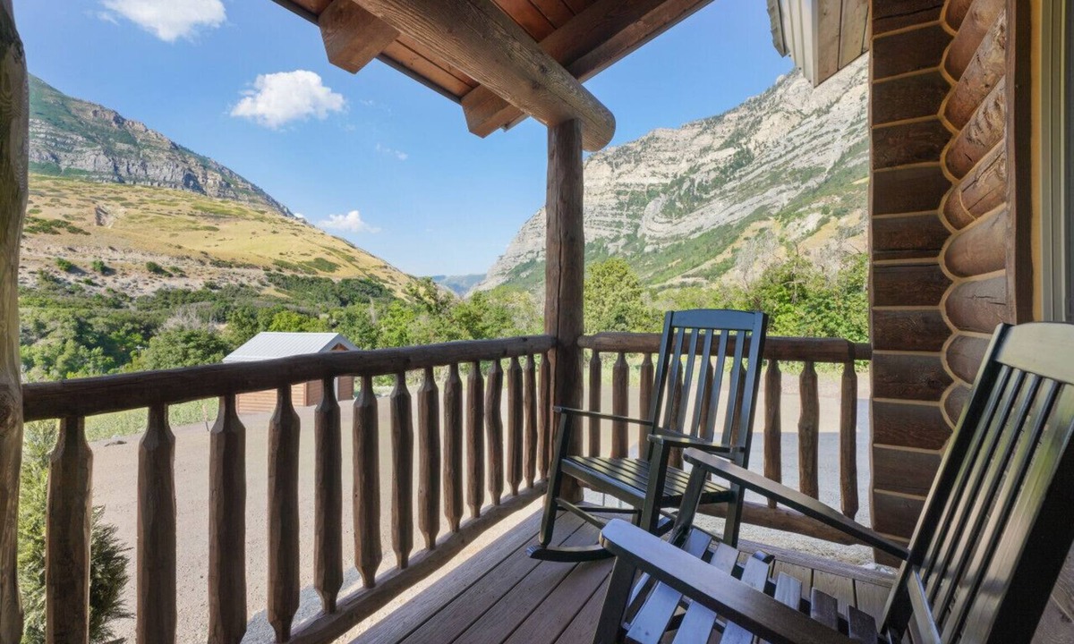 River Bottoms Cabin | Cute Cabin w/Mountain Views *King Bed*
