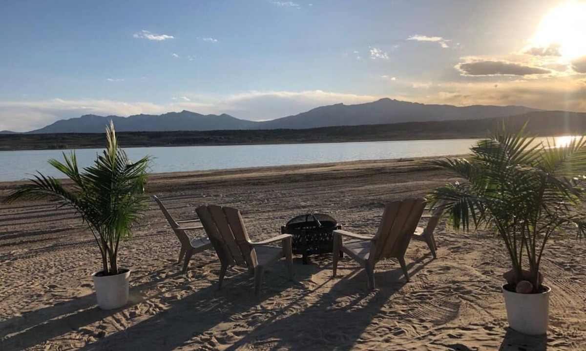 Utah House | Darling remodeled trailer on private sandy beach