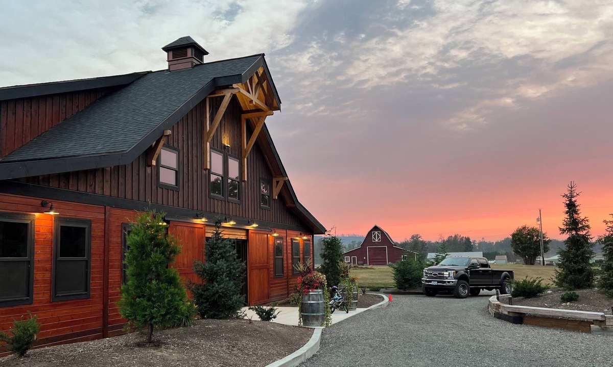 Monroe Cabin | Delightful 6-bedroom lodge in Monroe perfect for group getaways