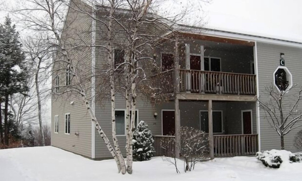 Intervale Condo | Discover this peaceful NH retreat nestled high on Mt. Surprise