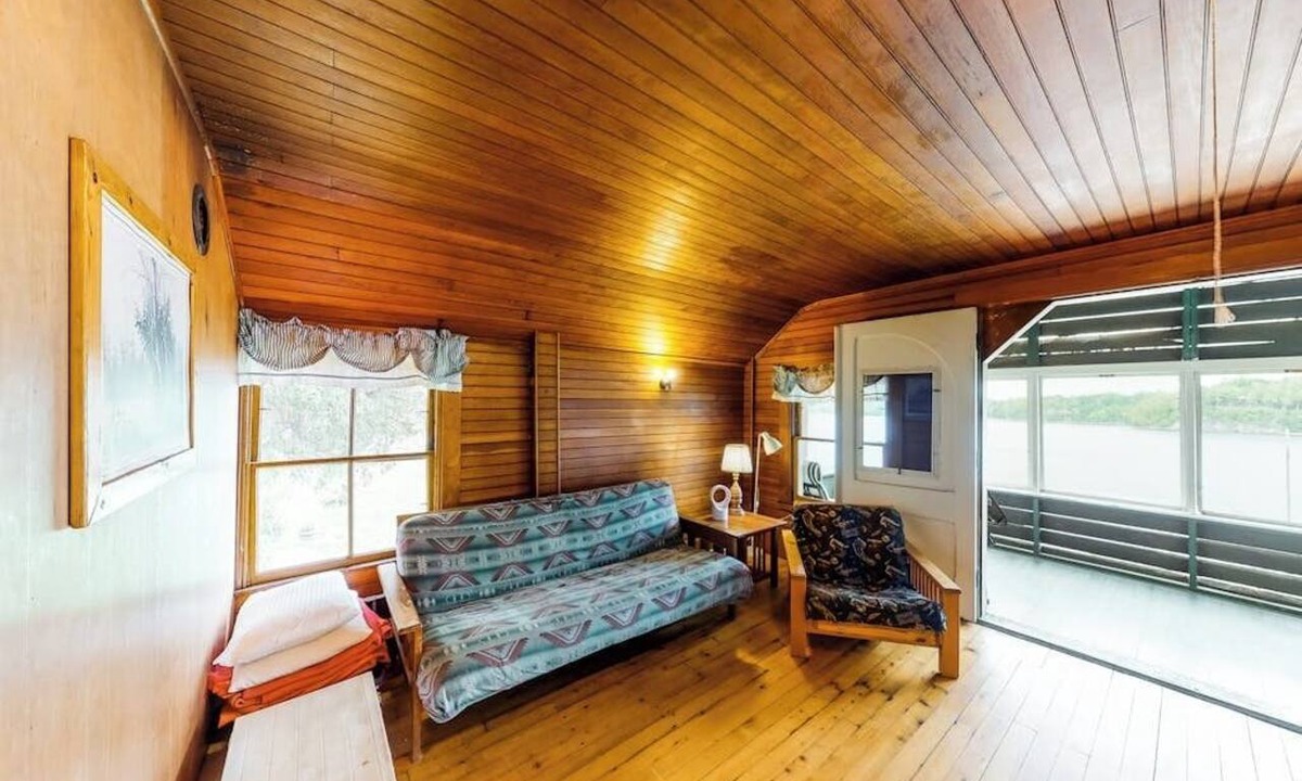 Charlotte Cottage | Dog-friendly, porch, kayaks, & million dollar views - right on the water