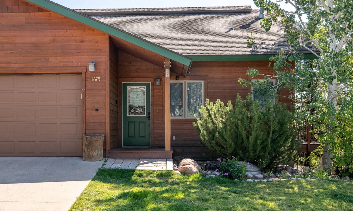 Steamboat Springs House | Dog Friendly! Epic Views-Spacious TH w/Garage-Quiet Setting & Neighborhood-W/D-Grill-Walk to Trails