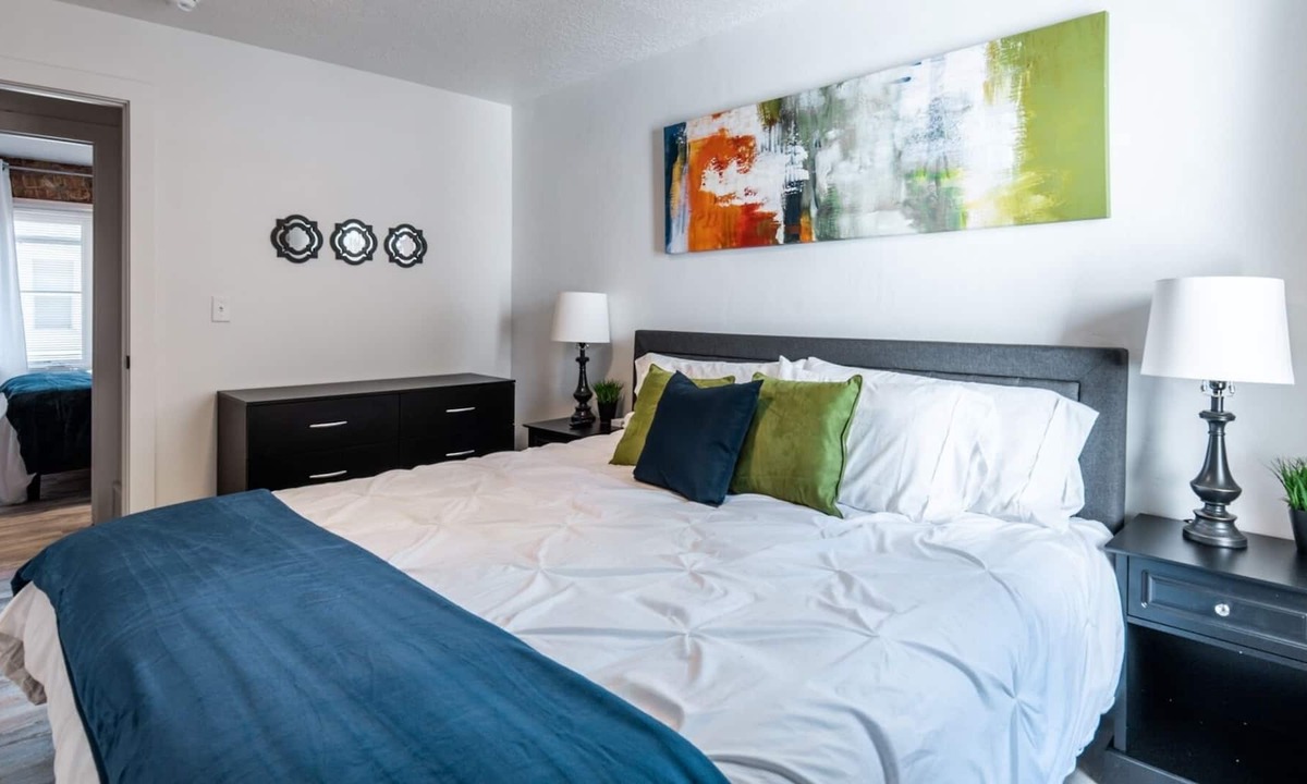 Central City Apartment | 👑DownTown Luxury💎2 Bed/2 Bath🛁Family Friendly😍Close to Park & City🌇