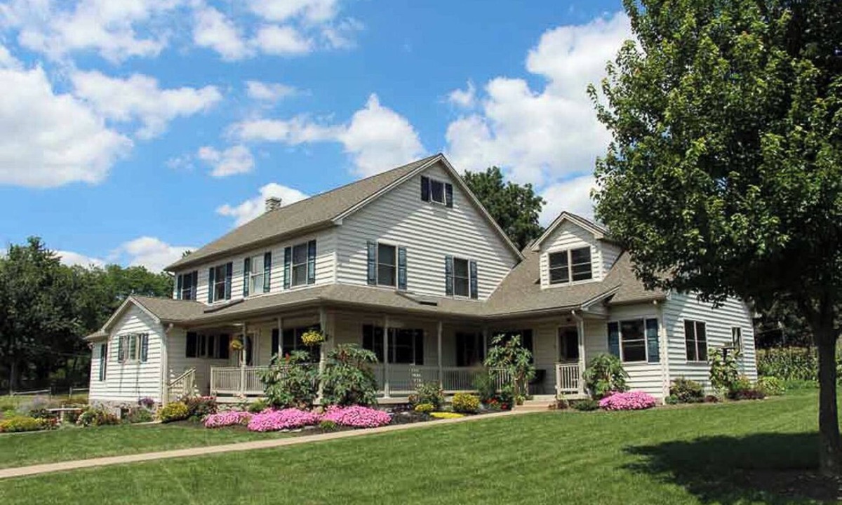 Paradise Cottage | Dutch Homestead Vacation Home - central Lancaster Co. 6 min. to Sight & Sound!