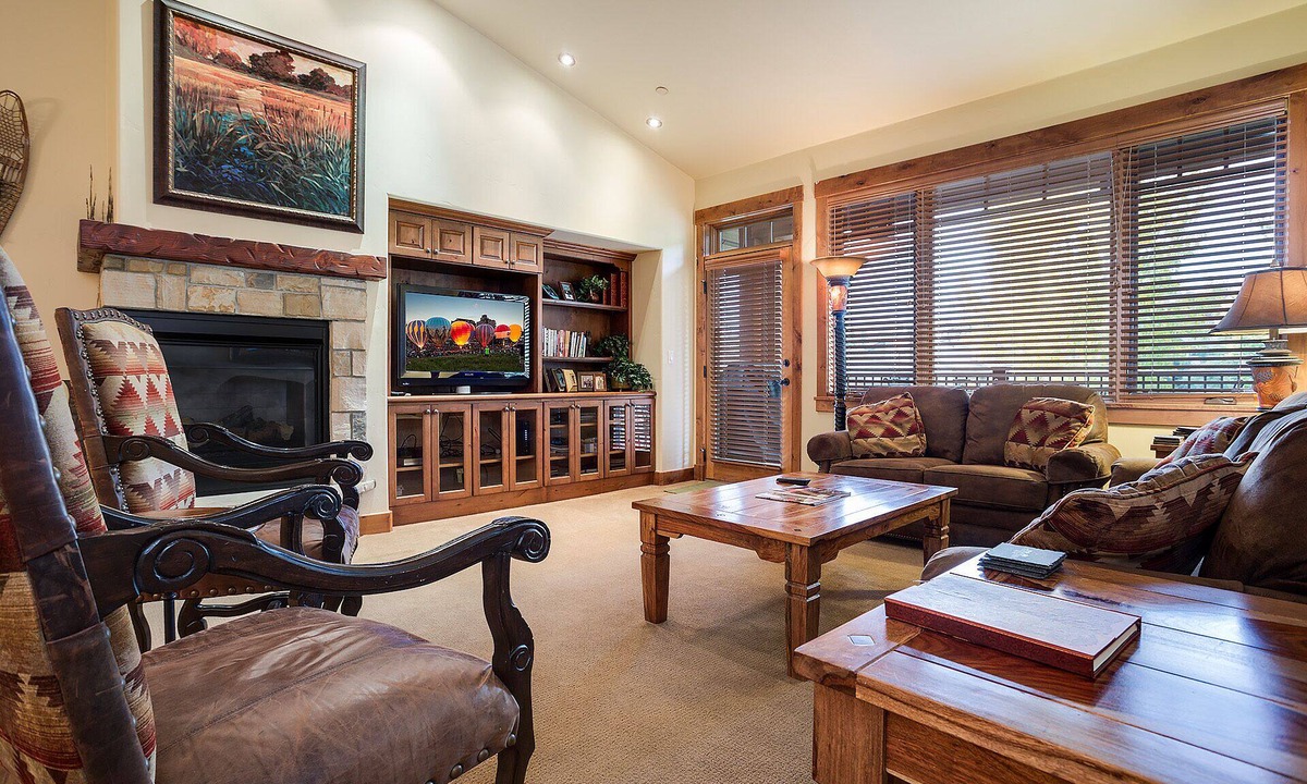 Steamboat Springs Condo | EL5305 | Top Floor with Mountain Views | Air Chilling | 10 Hot Tubs | 4 Pools