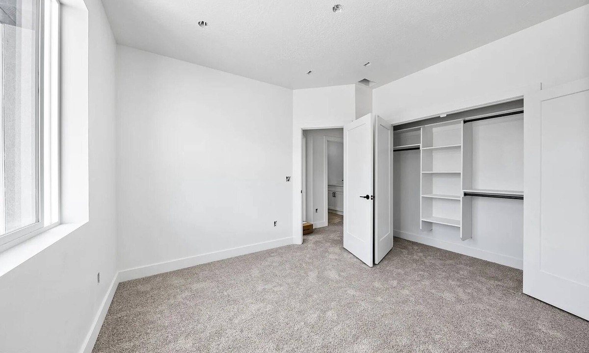 Pleasant Grove House | Executive Retreat – Perfect House for Work + Family Life