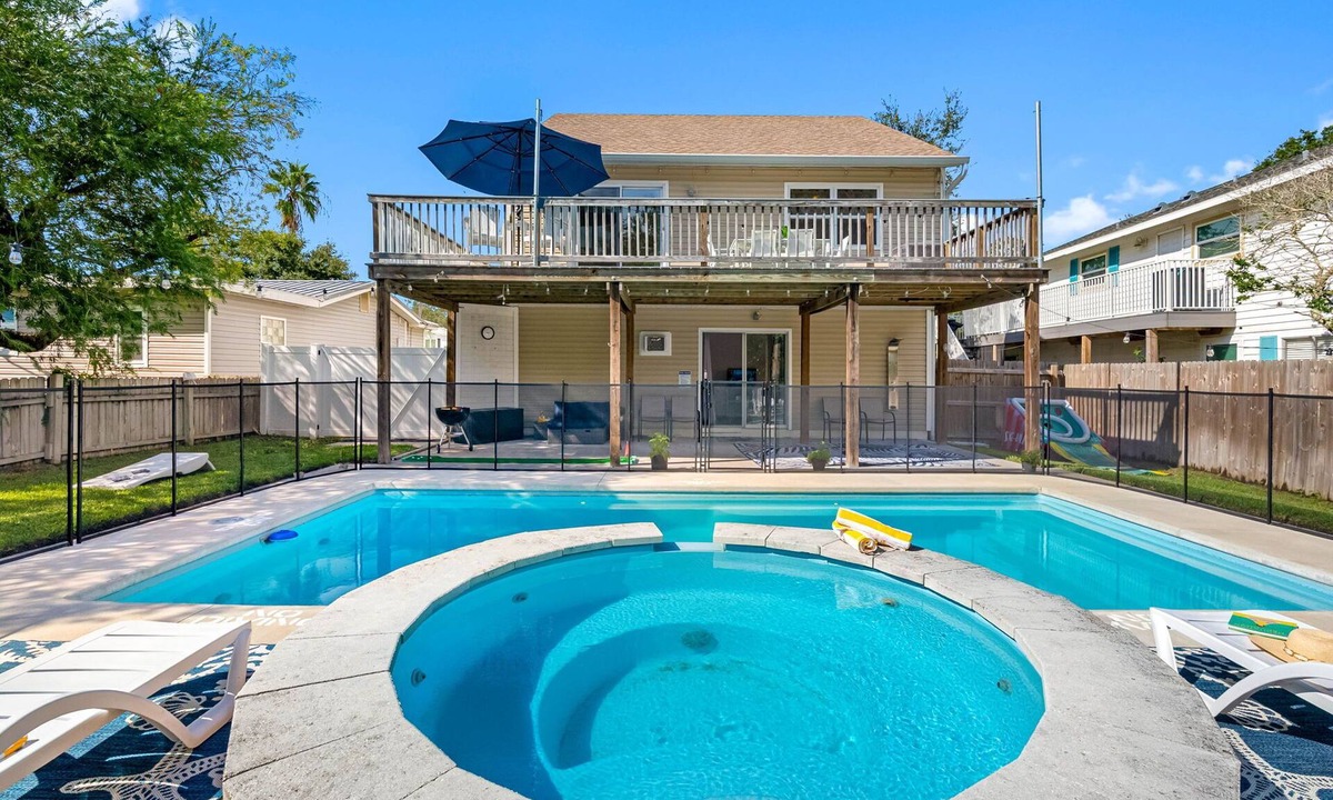 Crystal Beach House | Family-Friendly Retreat | Pool & Game Room by Crystal Beach