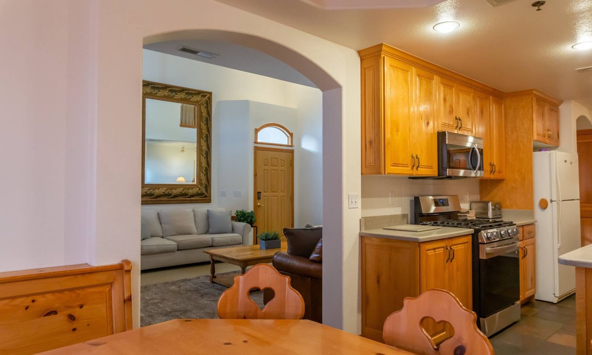 Midway House | Family Vacation~heated In/out Pool, Tubing & Ice Skating 719 3 Bedroom Townhouse by RedAwning