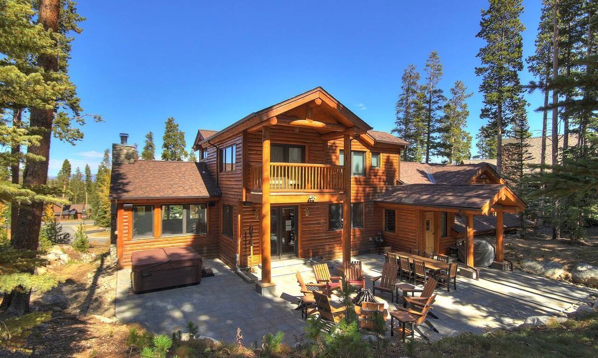 Boulder Ridge Cabin | Fantastic Mountain Retreat: Stunning Log Cabin with a Hot Tub in Breckenridge, CO