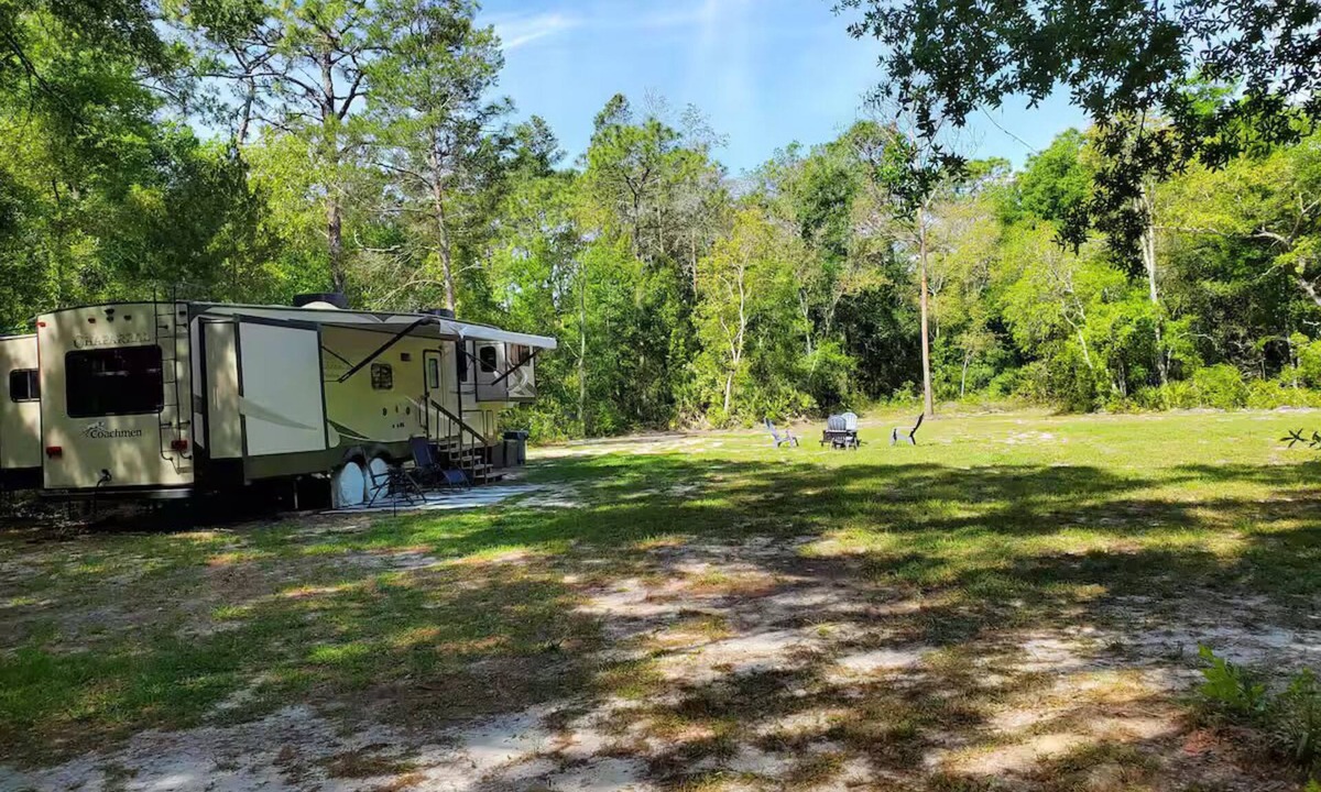 Lecanto House | Farmhouse Glamping-10 mins to 3 Sisters Springs