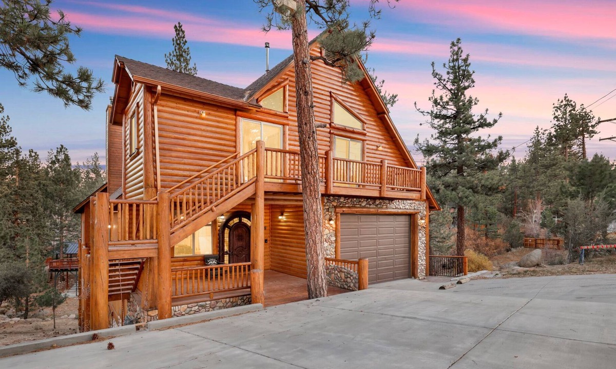 Big Bear Ski Chalet | Five Bears Cabin by Big Bear Vacations | Hot Tub | Games | Walk To Snow Play