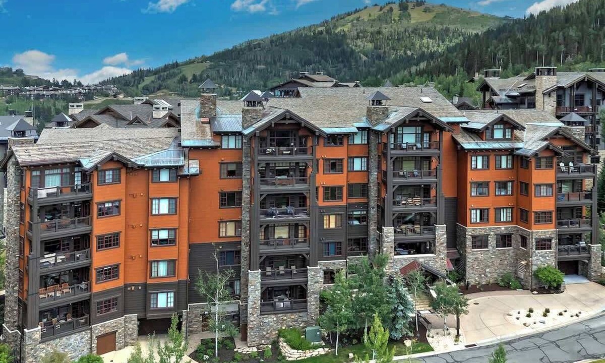 Empire Pass Condo | Flagstaff Retreat | Ski-In/Out | Communal Hot Tub