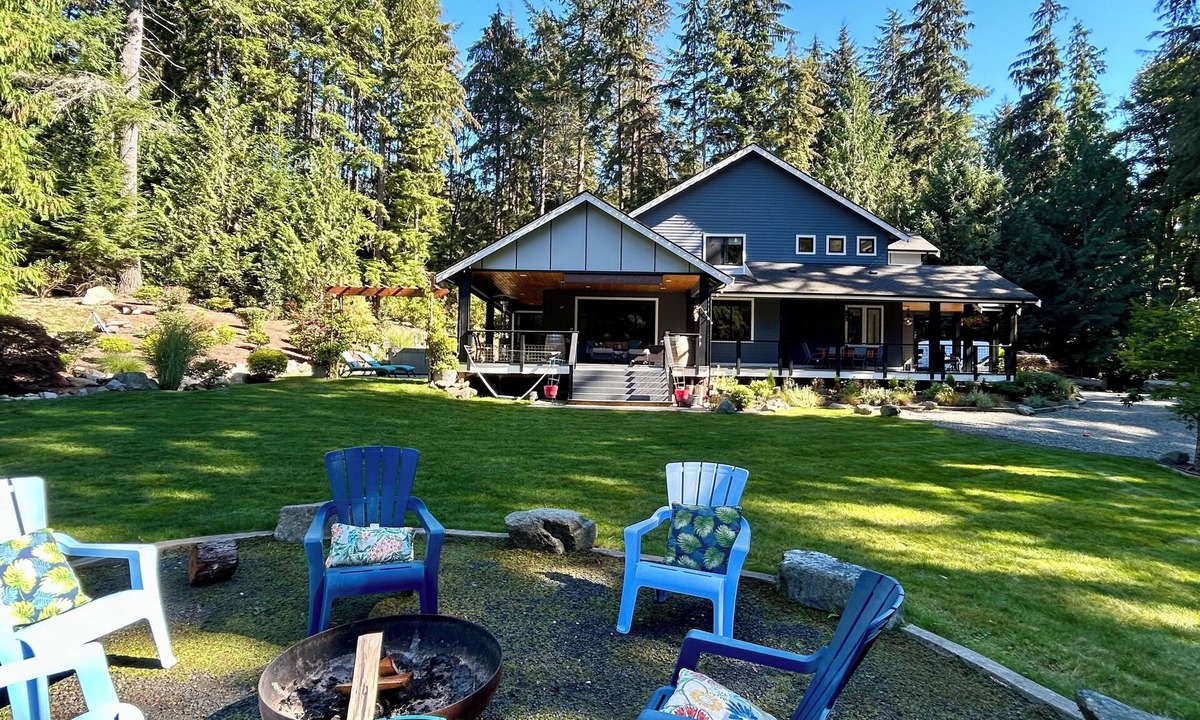 Issaquah House | Forest house with hot tub, fire pit and heated deck. Sleeps 8