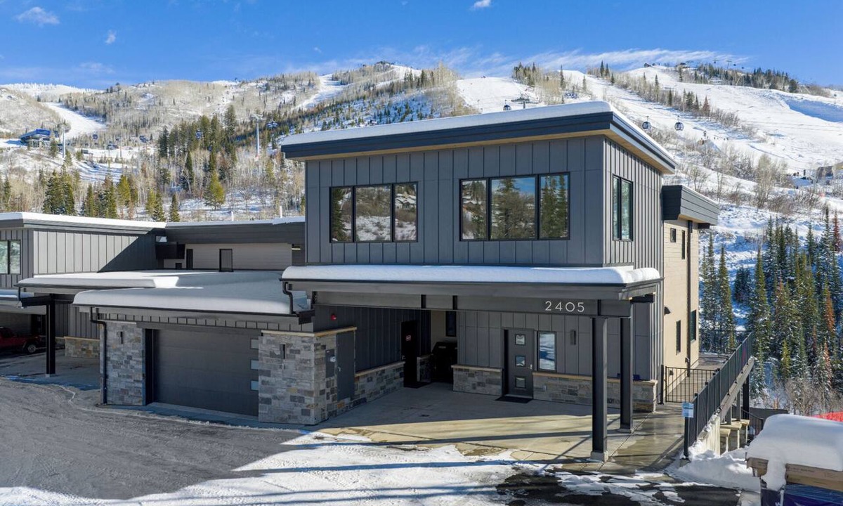 Steamboat Springs House | FPX Legacy Lodge - Ski In Ski Out 5-BR+Loft+Rec Room w/Views, Private Hot Tub, Club Amenities