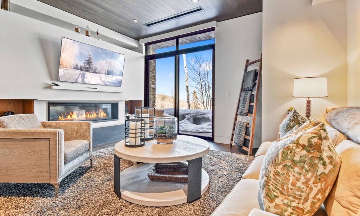 Empire Pass Condo | Gorgeous 1-Bedroom Condo with Breakfast Bar and Fireplace