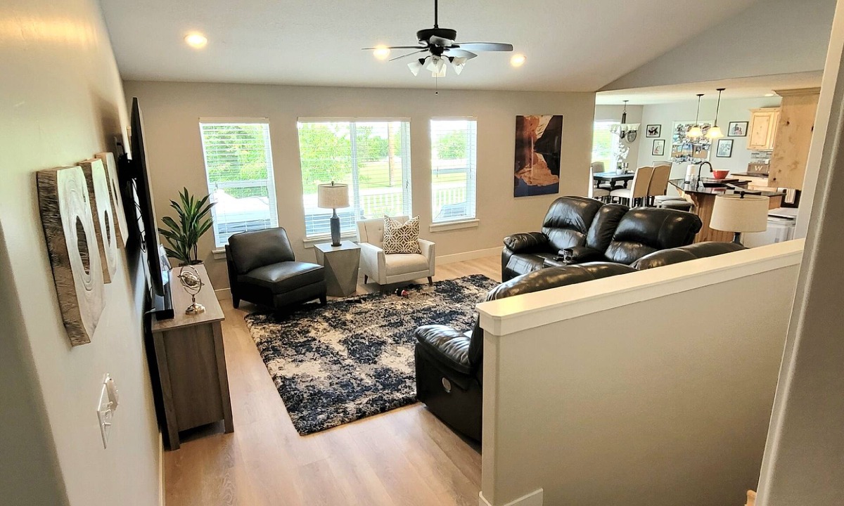 Saratoga Springs House | Gorgeous 6BR Lake View Retreat: Hot Tub, Office, 2 Kitchens in Saratoga Springs