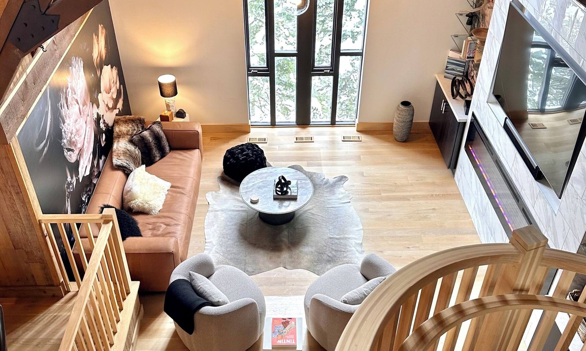 Summit Park Ski Chalet | Gorgeous Mountain House with Hot Tub, Sauna & Gym