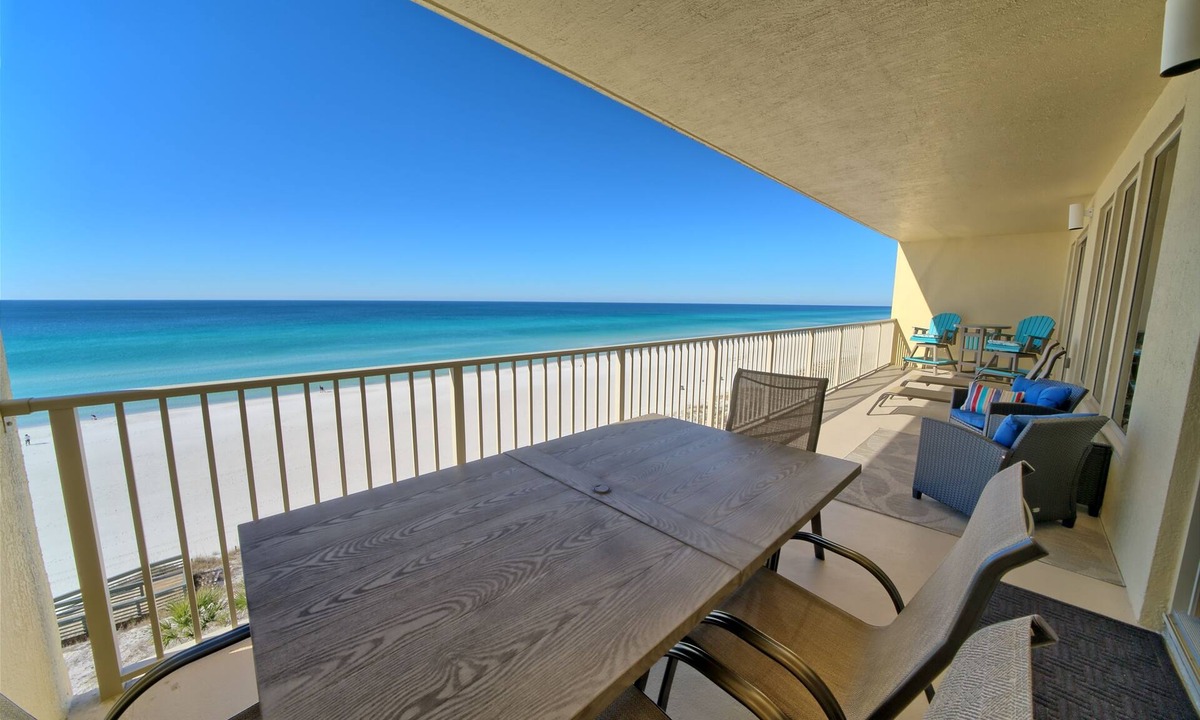 Thomas Drive Condo | Gulf Crest 606: Escape to a Cozy 2-Bedroom with Gulf Views!