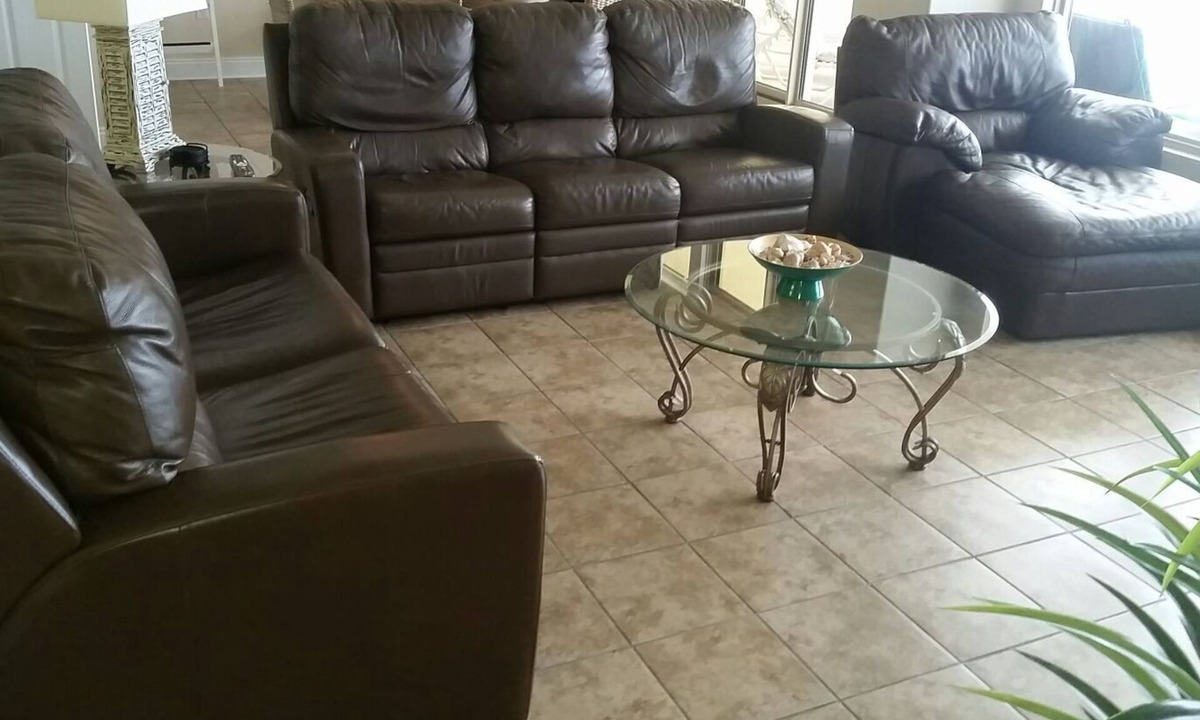Thomas Drive Condo | GULF CREST/NEW APPLIANCES/NEW KIT + BATH GRANITE COUNTERTOPS!/BEACH CHAIRS INC