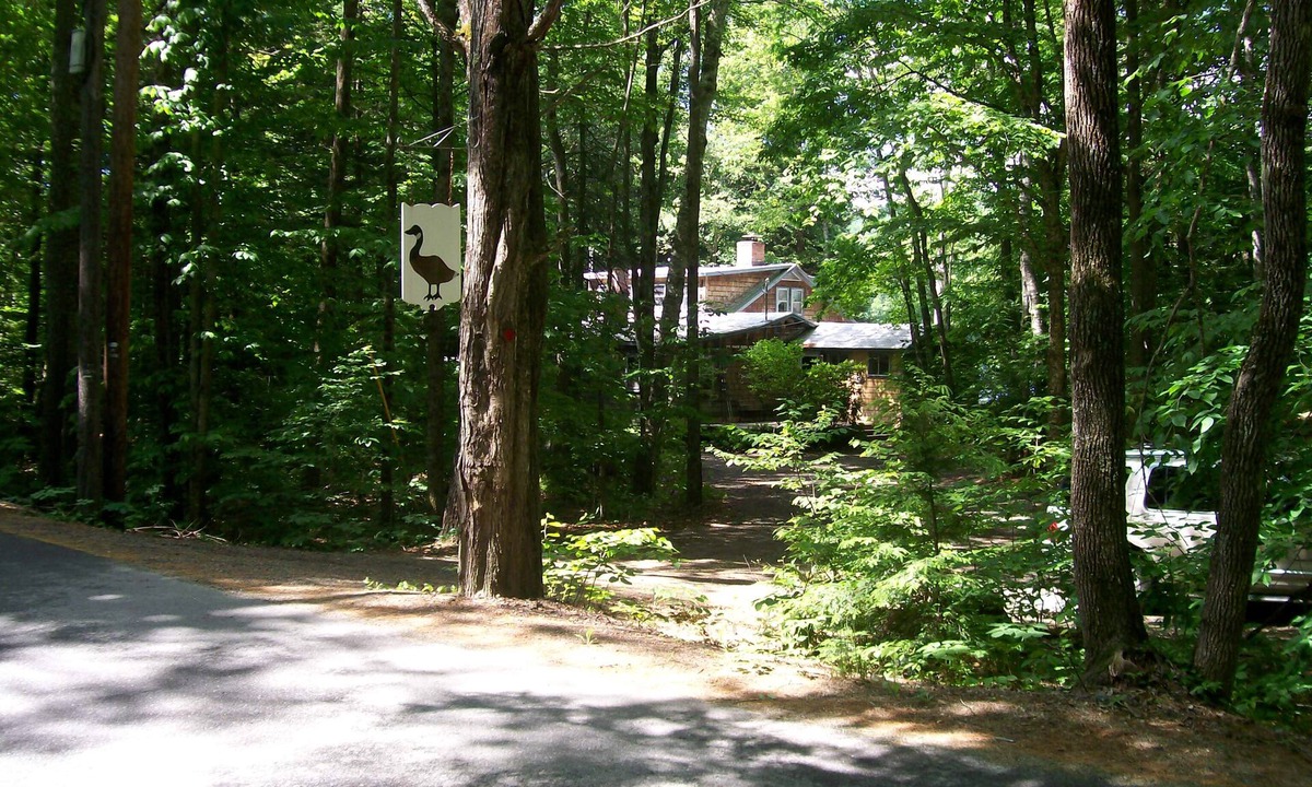 Canaan House | Heaven on Earth, Tranquil, Private 4 Bedroom Waterfront on Goose Pond.