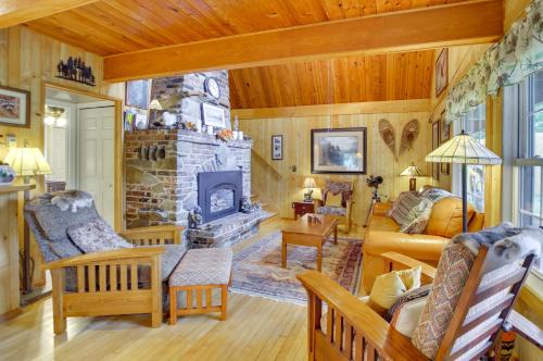 Gold Bar House | Hike, Ski & Explore! ‘Owl’s Nest’ Gold Bar Cabin
