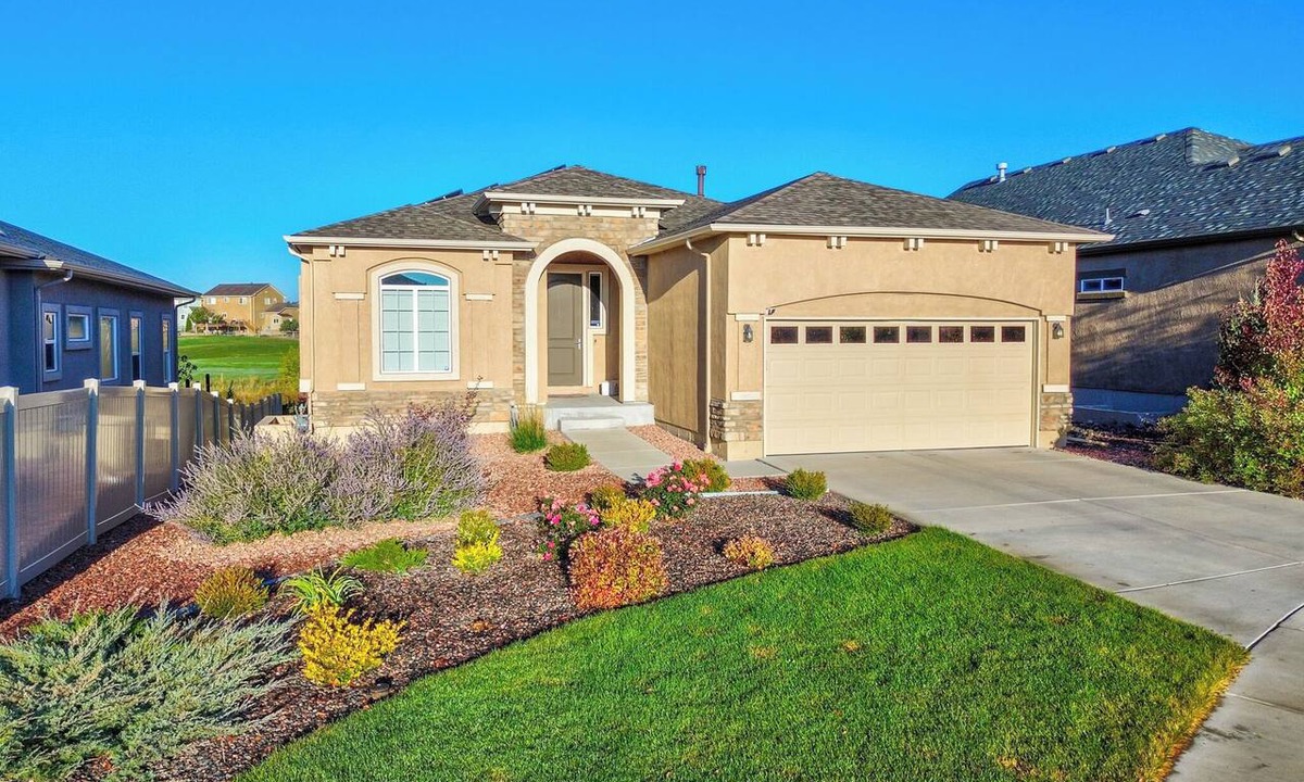 Peyton House | Home w/Golf Course, Mountain Views & EV Charging!