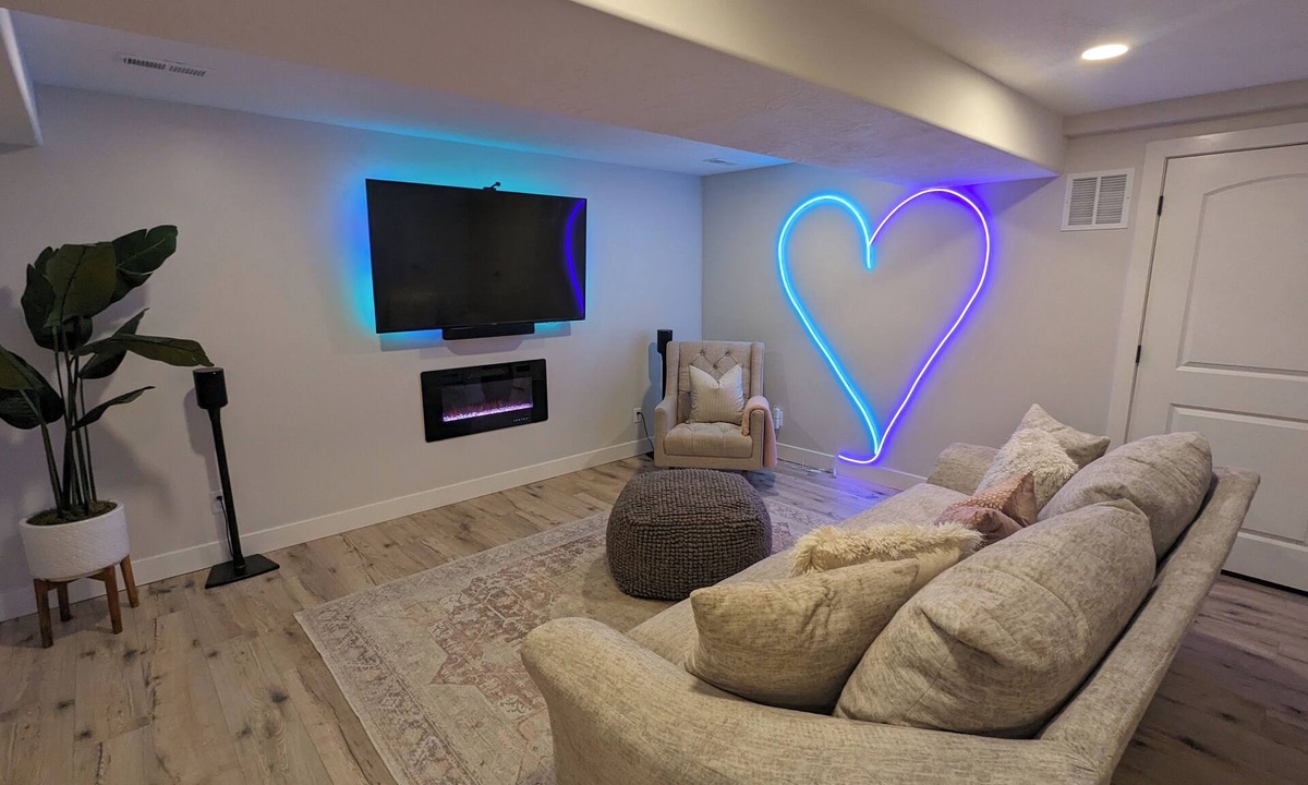 Cedar Hills Condo | Honeymoon Mountain Dream Retreat with Valley Views, Mountain Trails & Sauna