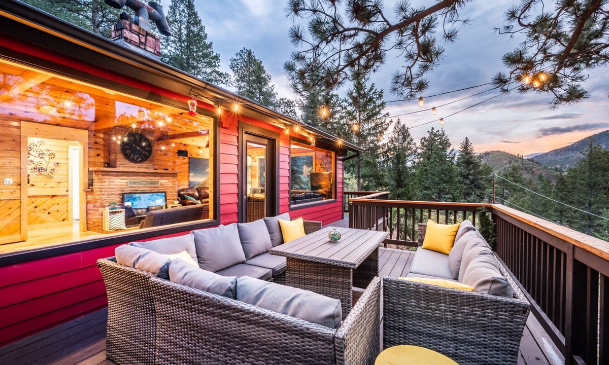 Cascade-Chipita Park Cabin | Hot Tub, 2 King Bedrooms TV in every bedroom, Amazing views.