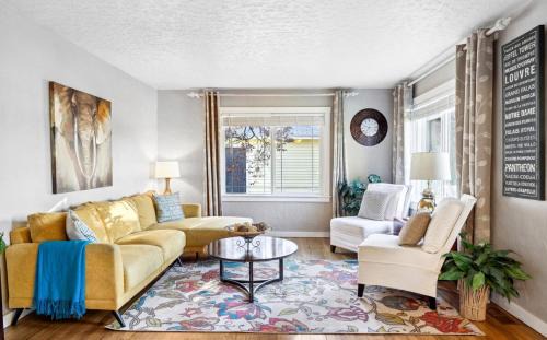 Veterans Park House | Hot Tub and Fire Pit at Riverwalk Cottage 2BR 2BA