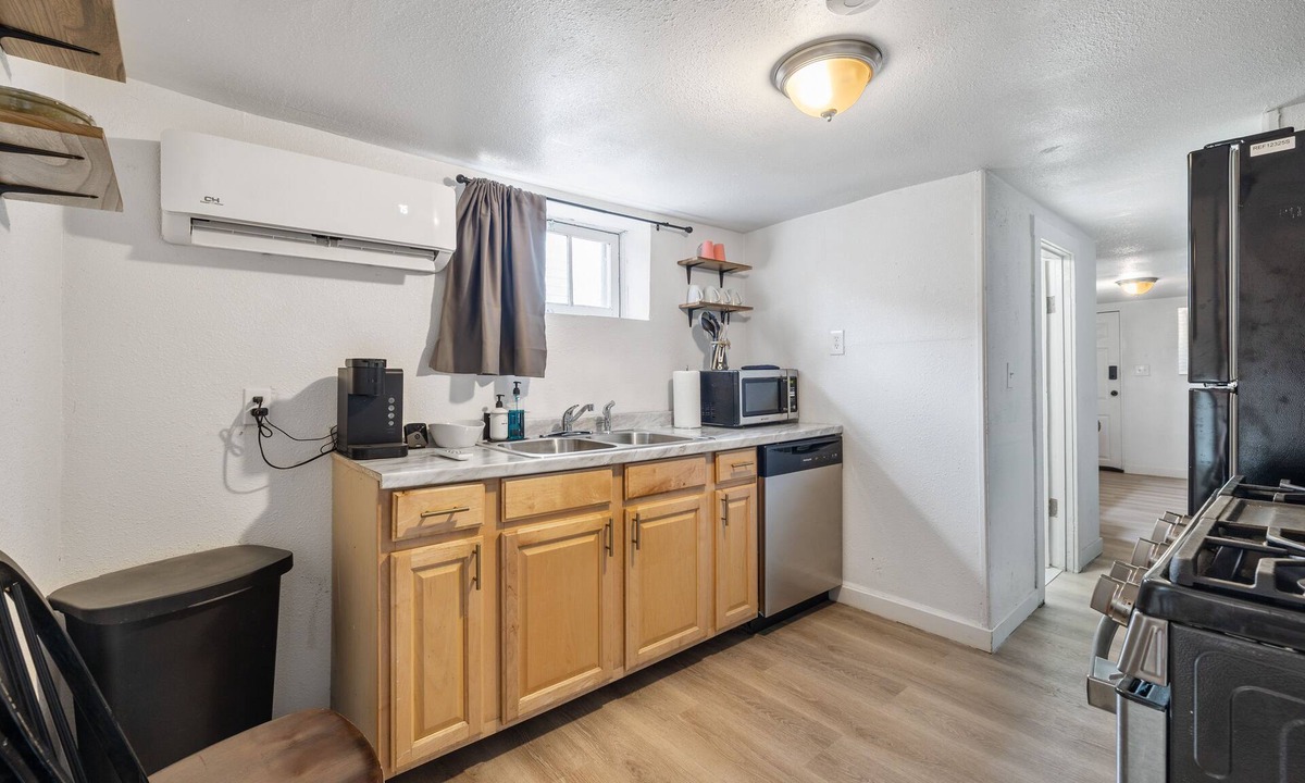Price Apartment | Hot Tub Haven+Laundry+.4 mi. USU East+1G Wi-Fi