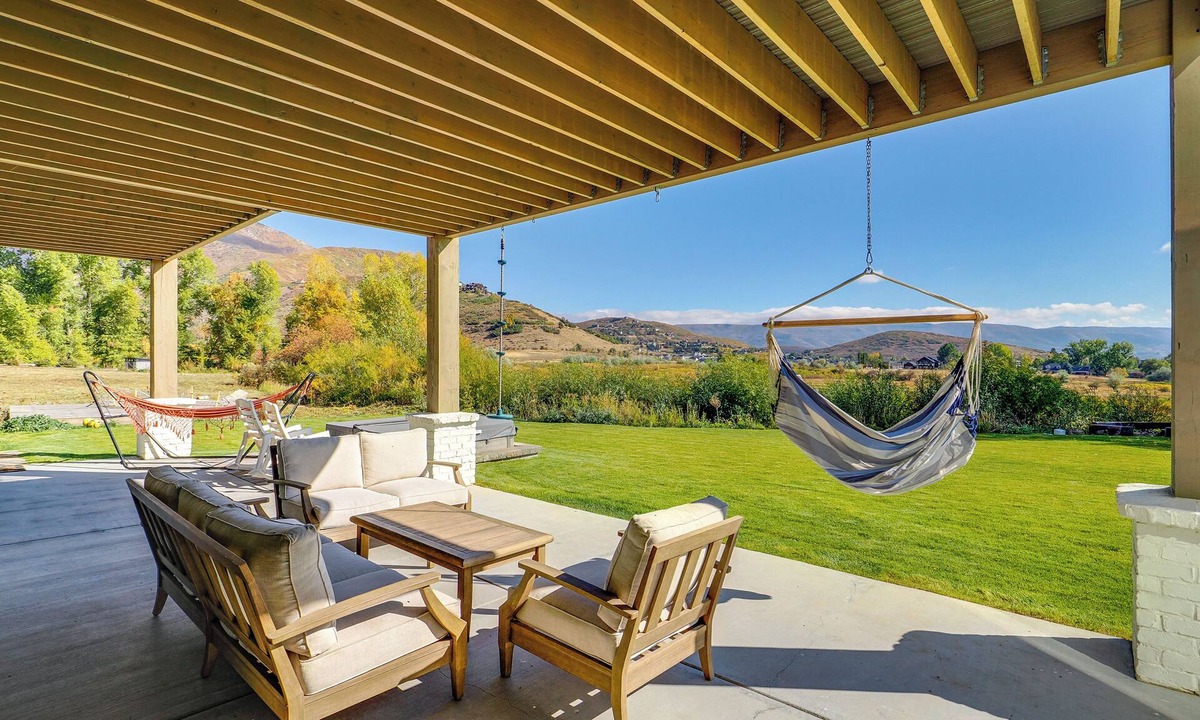 Midway House | Hot Tub, Yard & Gym: Midway Monthly Rental