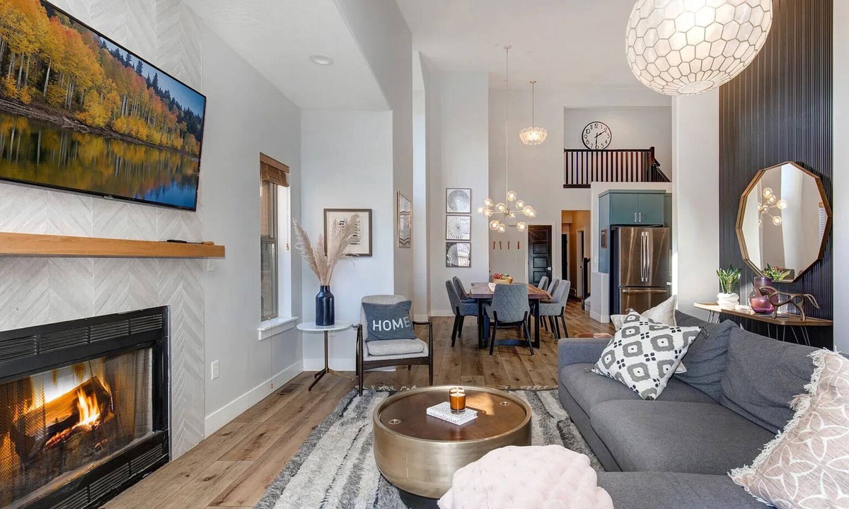 Park City House | Huge Family Retreat in Deer Valley East - Hot Tub, Game Room and Lake Views!