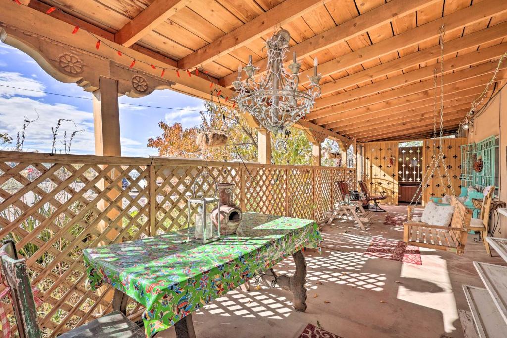 Santa Cruz House | Idyllic Española Casita w/Charcoal Grill