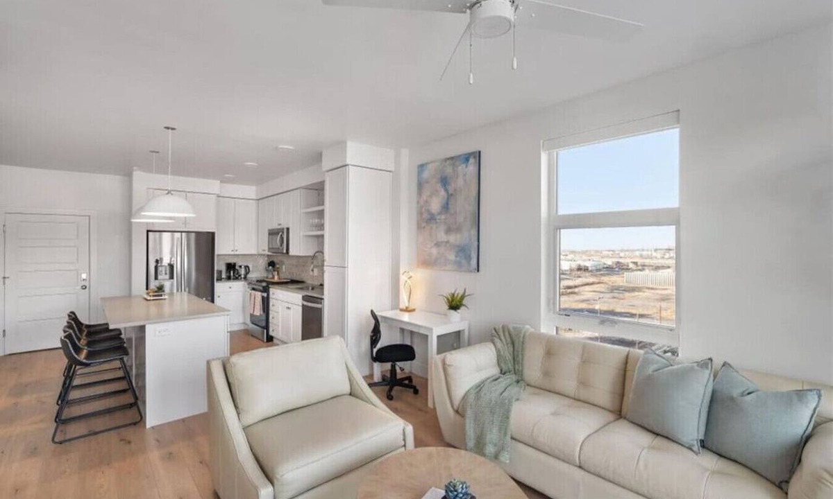 Downtown Salt Lake City Apartment | INCREDIBLE Views Capital +MTN+City! Penthouse cnr suite! Best Amenities!