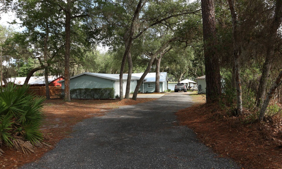 Edgar House | ISLAND LAKE ESCAPE 3-bedroom house on spring fed Island Lake in Fort McCoy