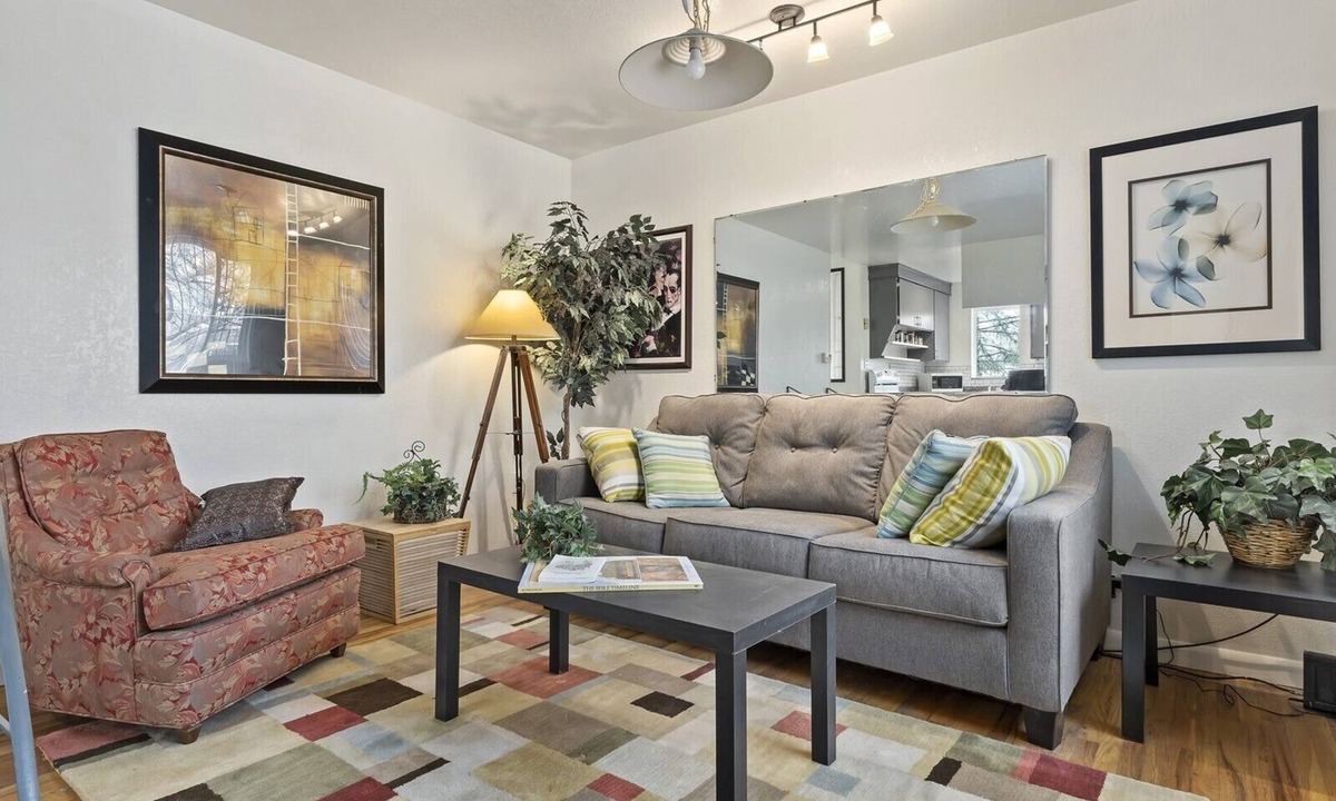 Millcreek House | Killer Midterm Nurse Rental