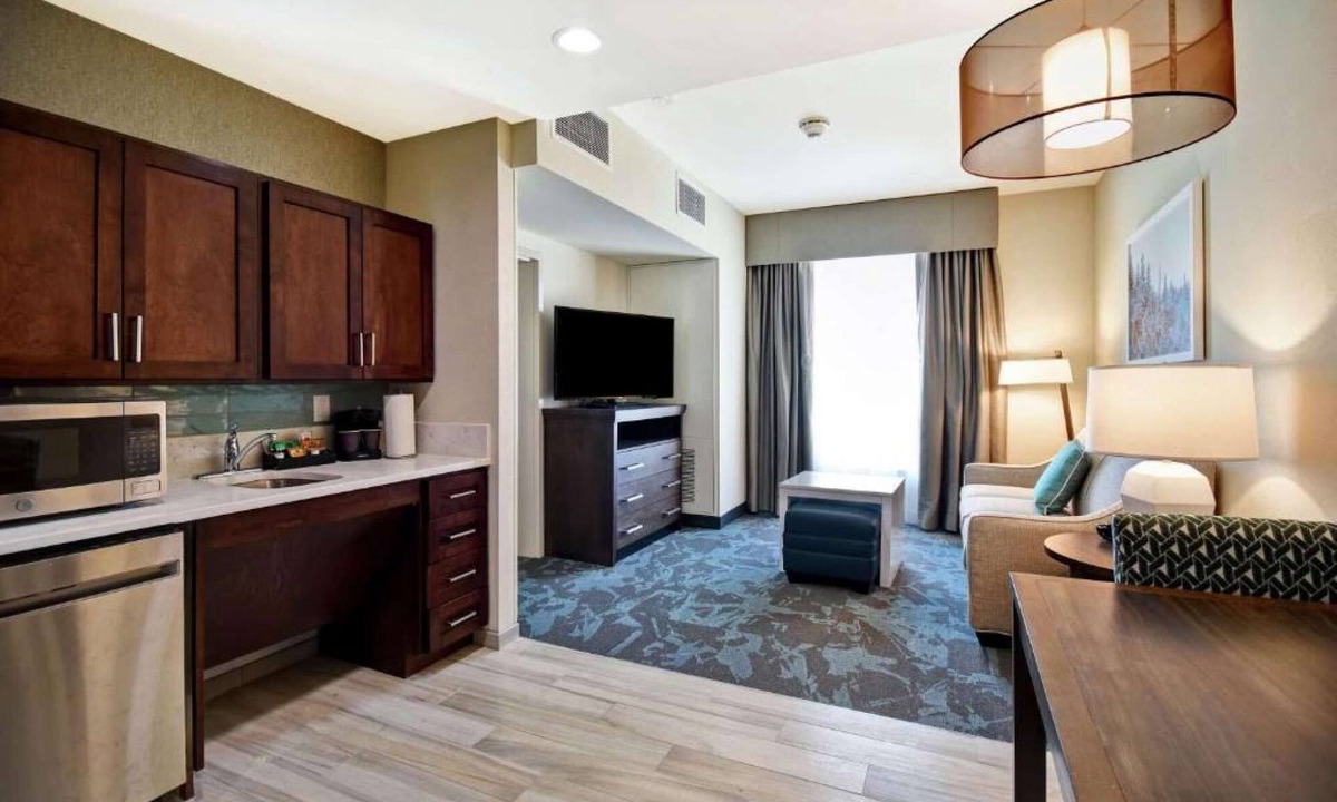 Salt Lake City Hotel | King Suite w/Kitchen Salt Lake City Airport+Pool
