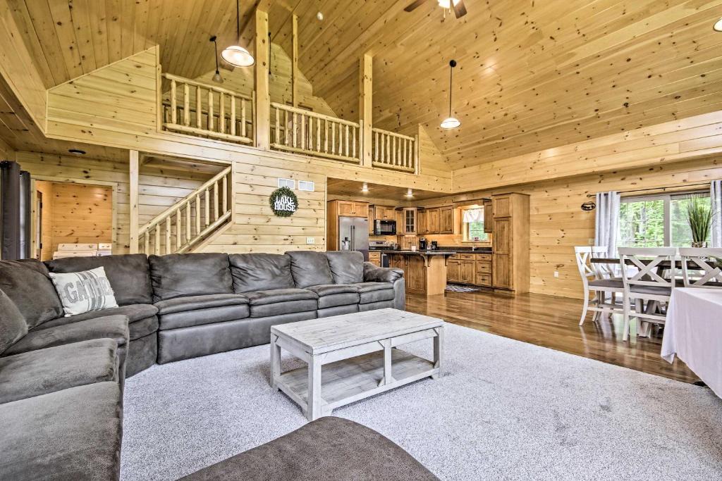 Wrightsville House | Lake View & Hot Tub: Wrightsville Cabin!