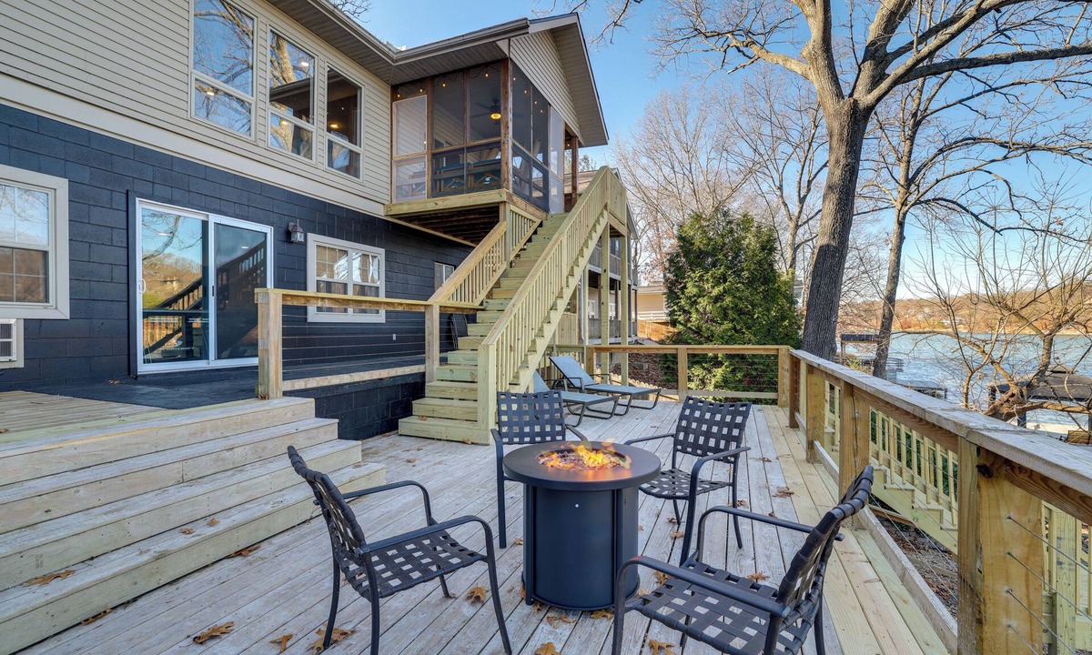 Bella Vista House | Lakefront Retreat w/Game Room in Bella Vista!