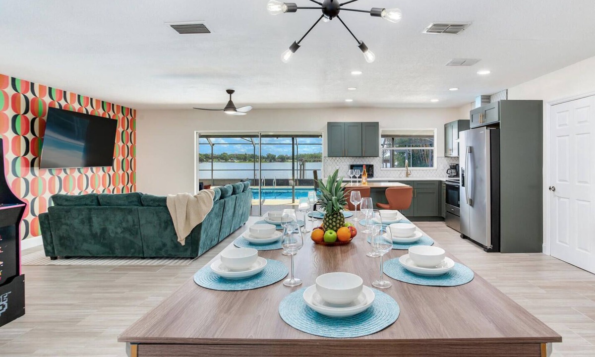 Orient Park House | Lakefront Tampa/Heated Pool/Sunrise Views/Kayaks/Games/Outdoor Bar/Sleeps 10