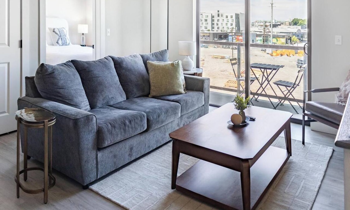 People's Freeway Apartment | Landing | Modern 2BD, Gym, Courtyard