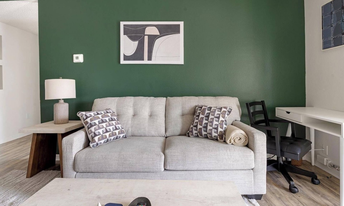 Fruitville Apartment | Landing | Stylish 2BD, Gym, Clubhouse