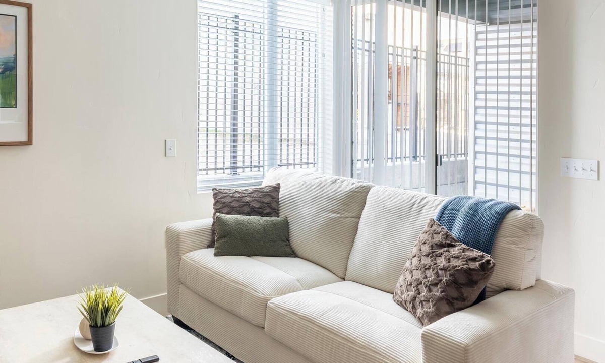 Sugar House Apartment | Landing | Stylish Studio, Rooftop Lounge, Gym
