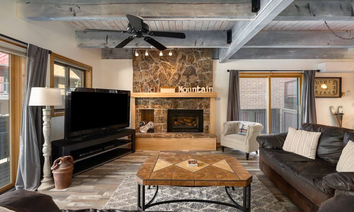 Steamboat Springs House | Lazy Bear, AC! Private Hot Tub, Sauna & Garage, Outdoor Pool