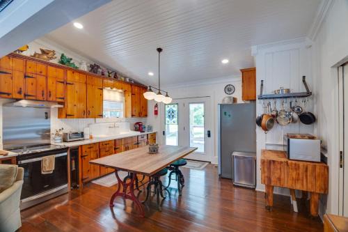 Lewisburg House | Lewisburg Home w/City Park Views: Near Downtown!