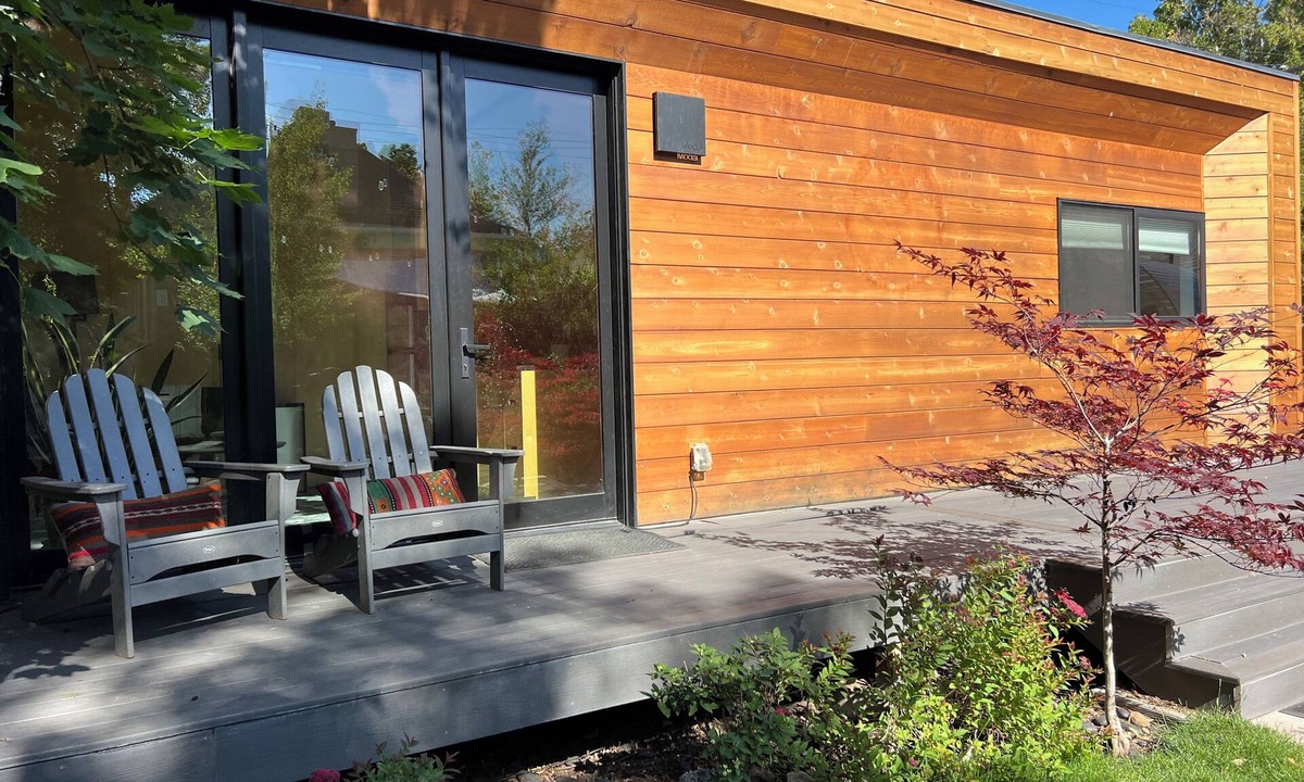 Central City Cottage | Liberty Park Garden Guest House