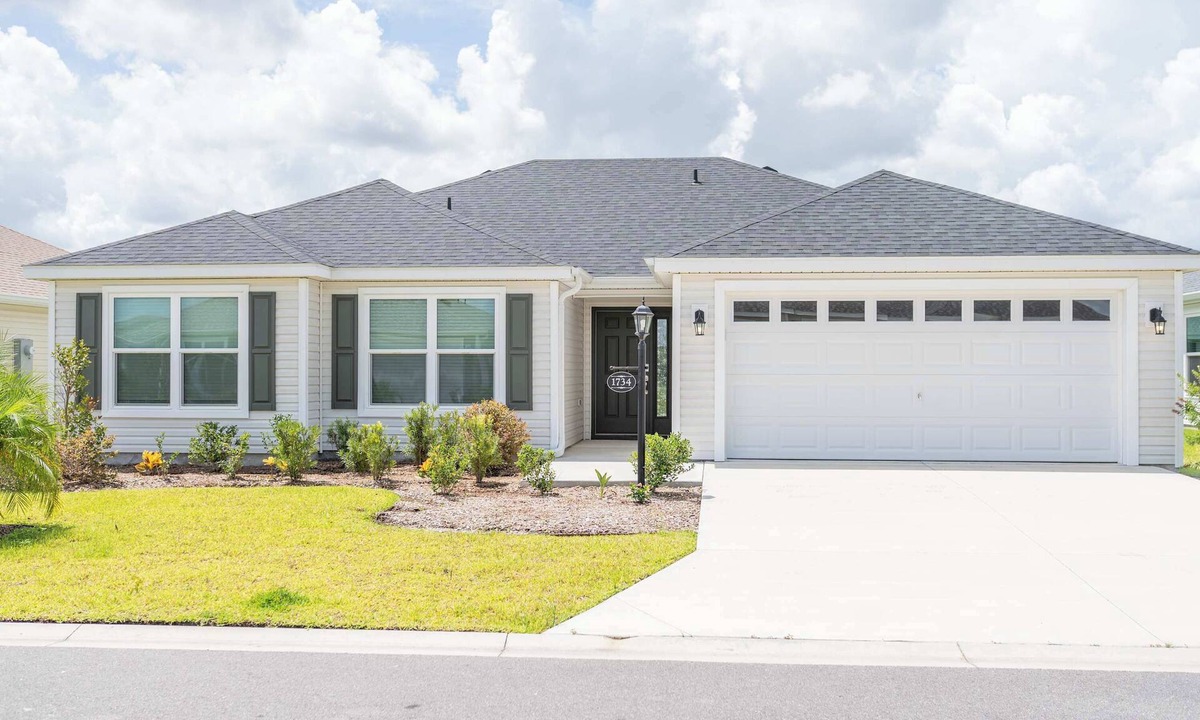Sumter County House | LifeStyle ID's, 5 minutes to EastPort!