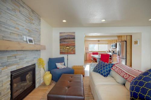 Park Meadows House | Lovely condo with fireplace WiFi washer & dryer - great location
