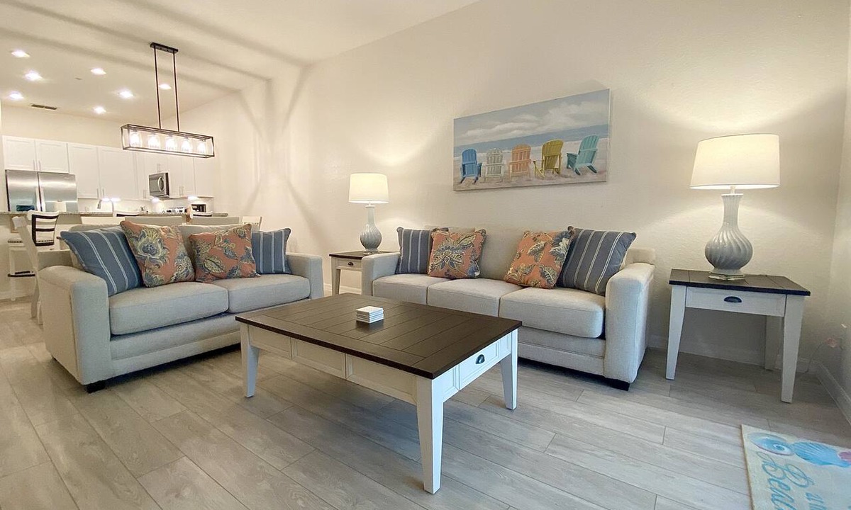 Bahama Bay Condo | Lovely & Luxurious Modern Condo